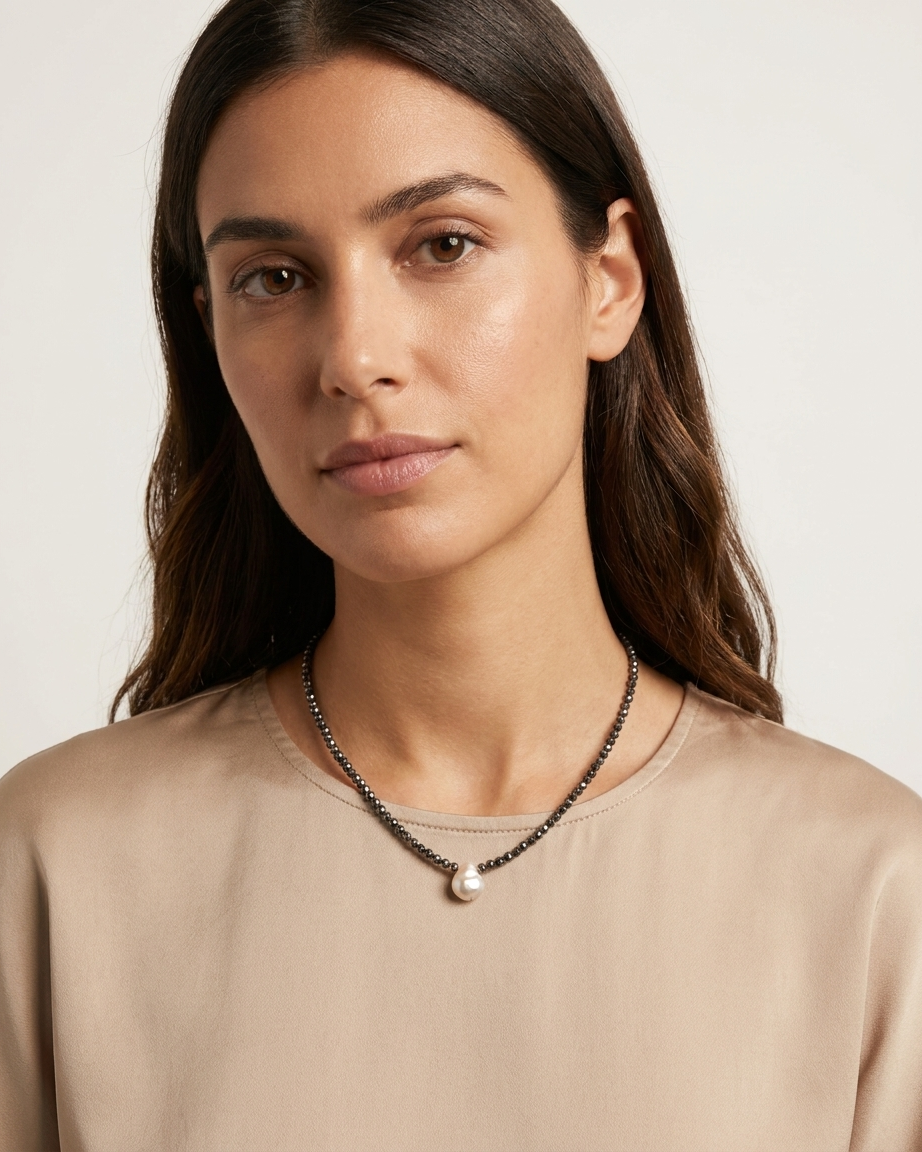 Collar Greta de hematites y perla barroca