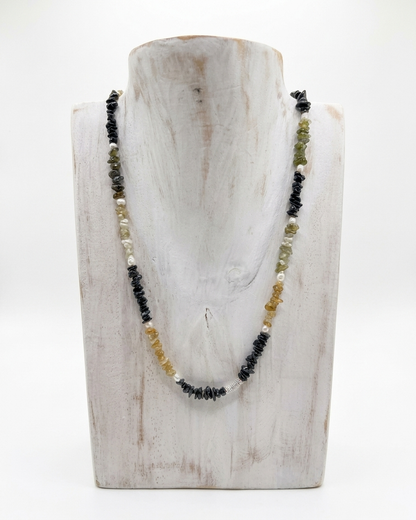 Collar Nora de chips de turmalina y perlas