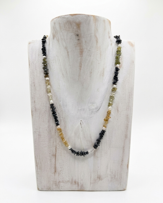 Collar Nora de chips de turmalina y perlas